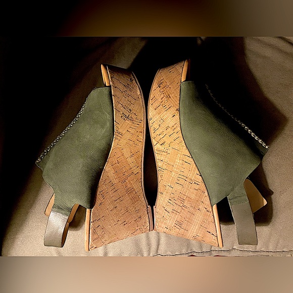 Marc Fisher Sinthya Leather Wedge Sandals - Picture 1 of 8